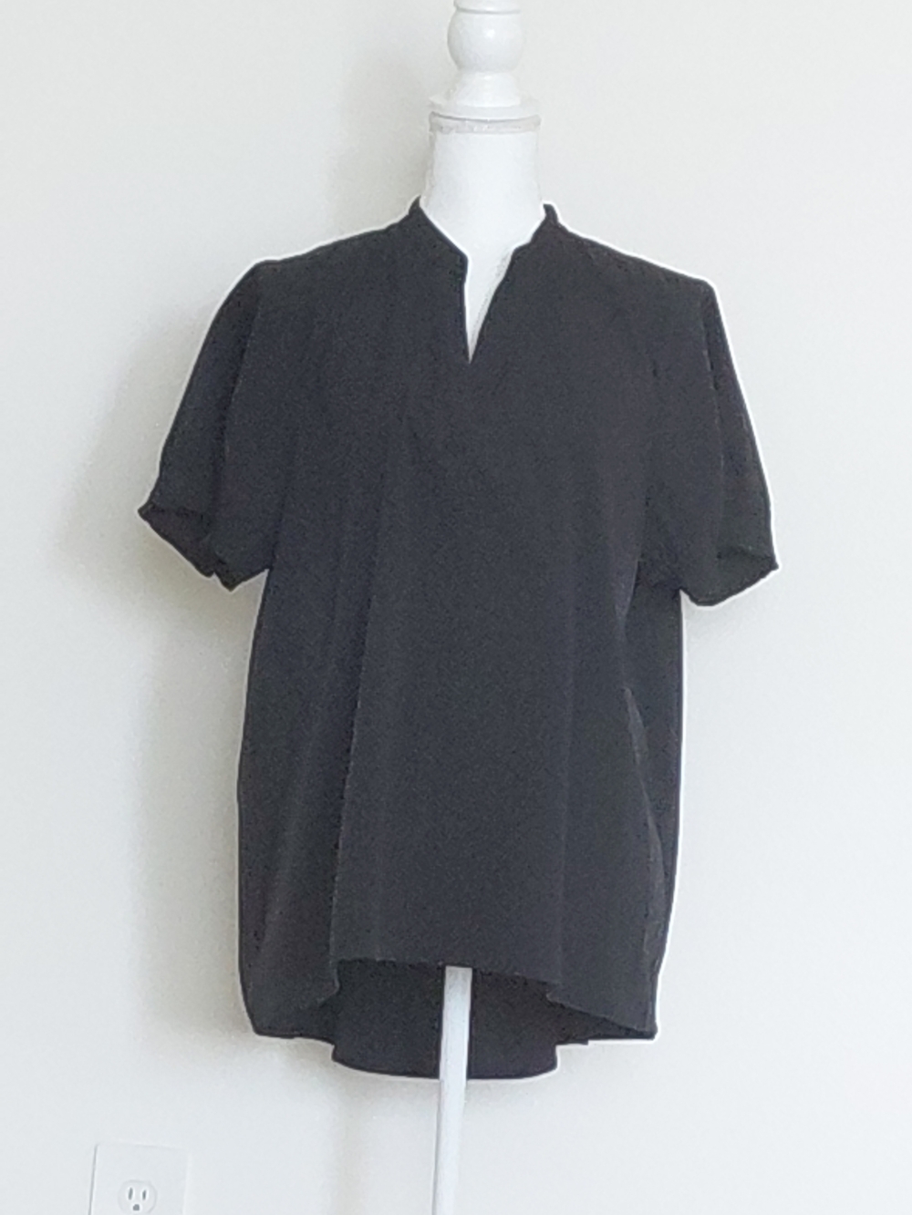 Athleta Black Blouse Large Short Sleeve Split Neck Relaxed Fit Lightweight Top